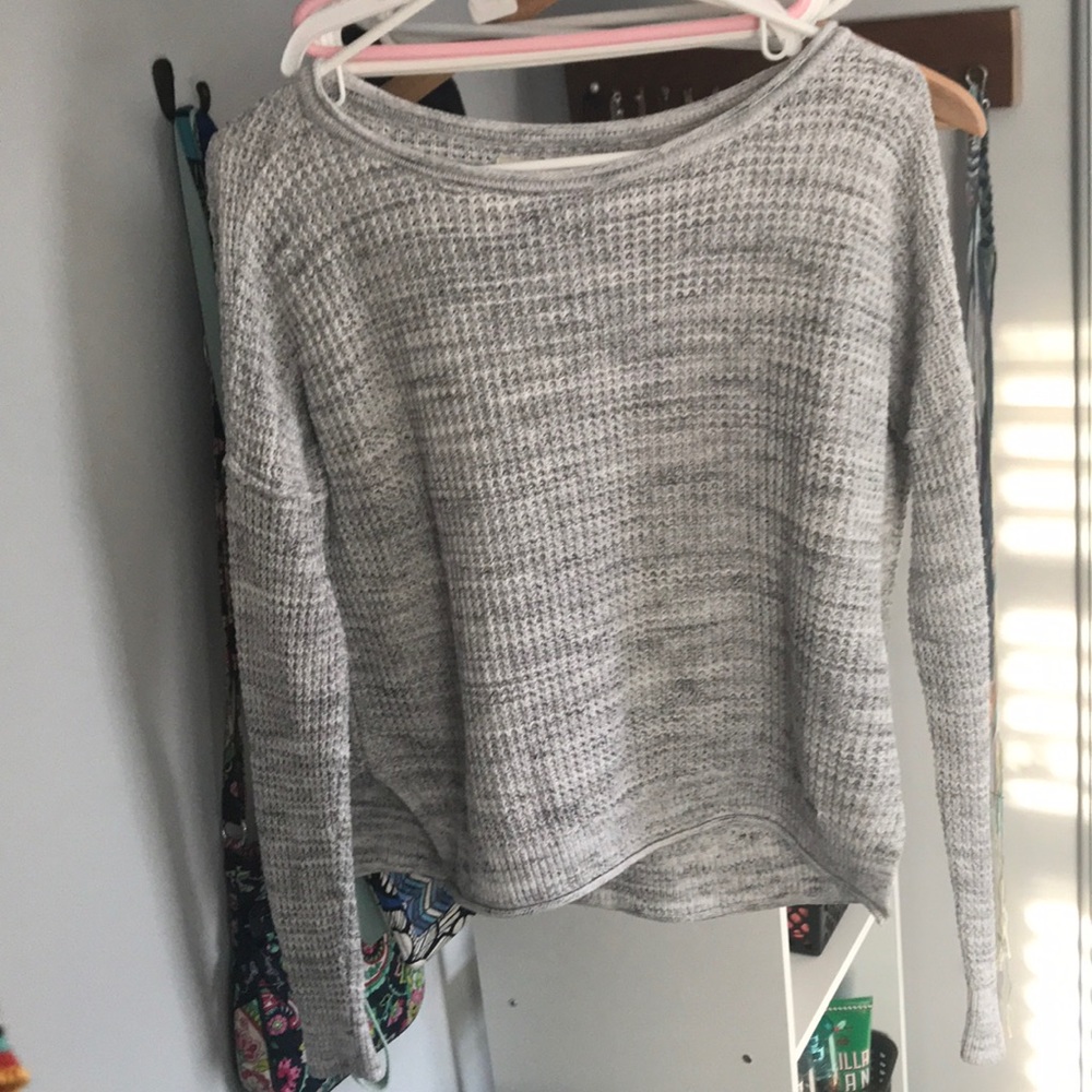 gray hollister sweater